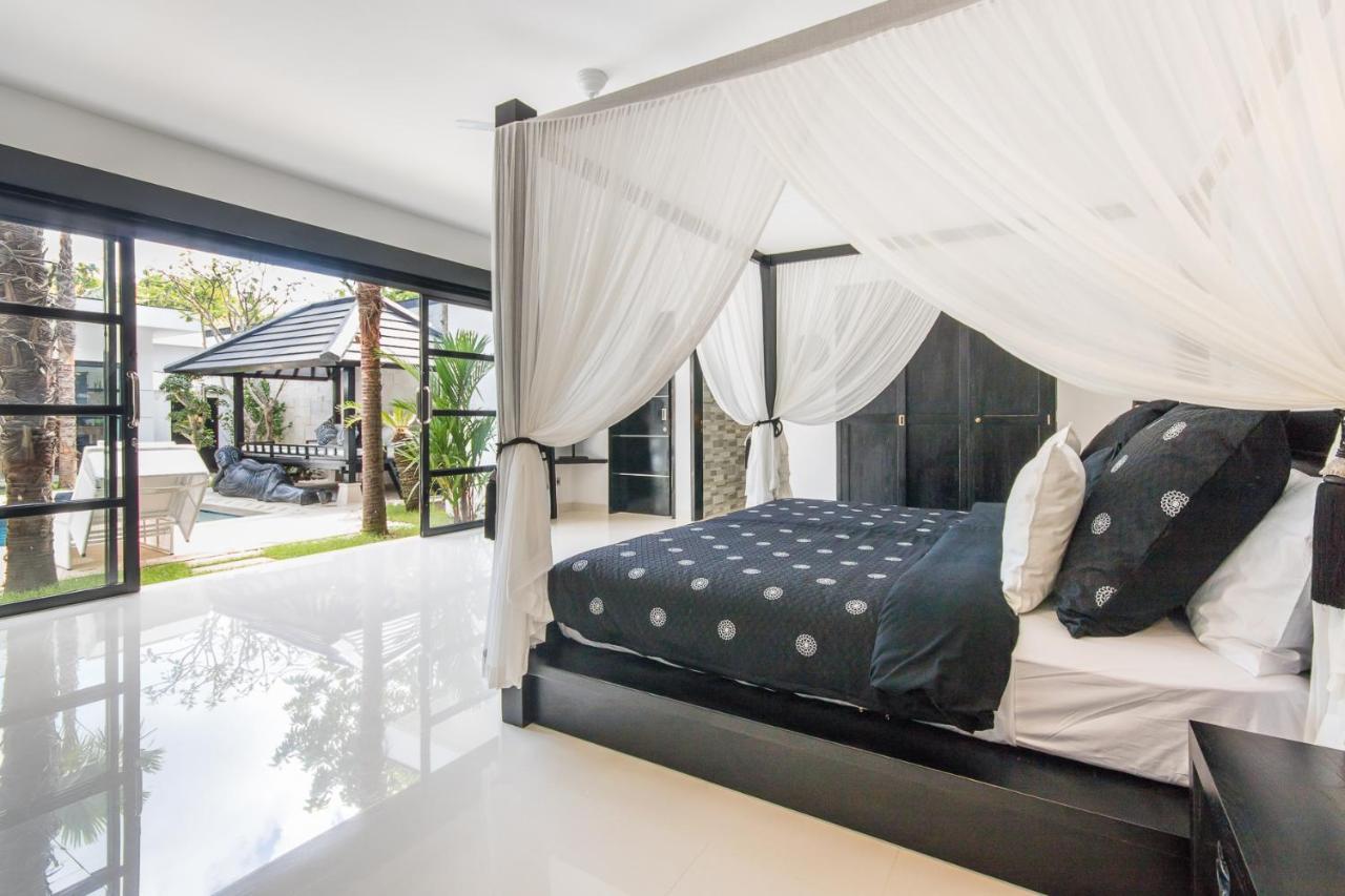 Lora Villa *