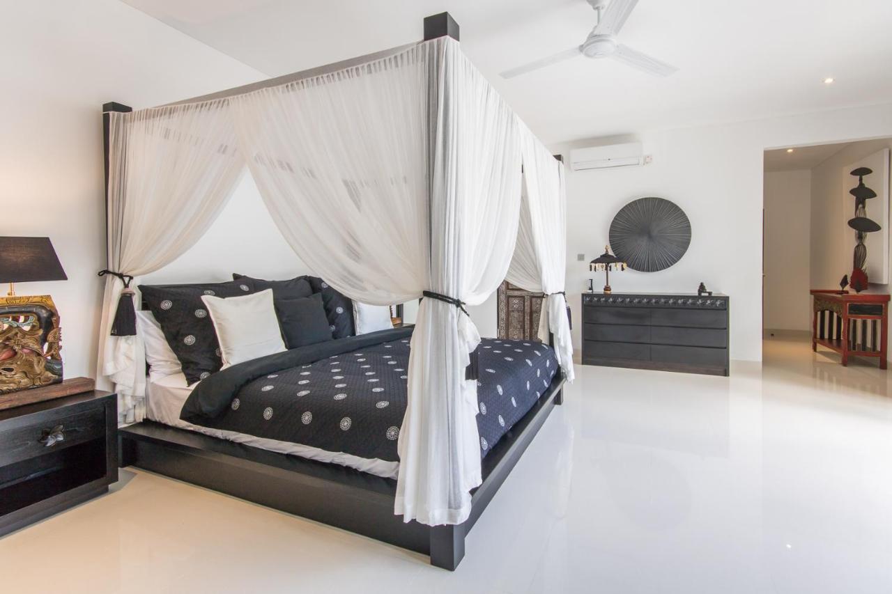 Lora Villa *