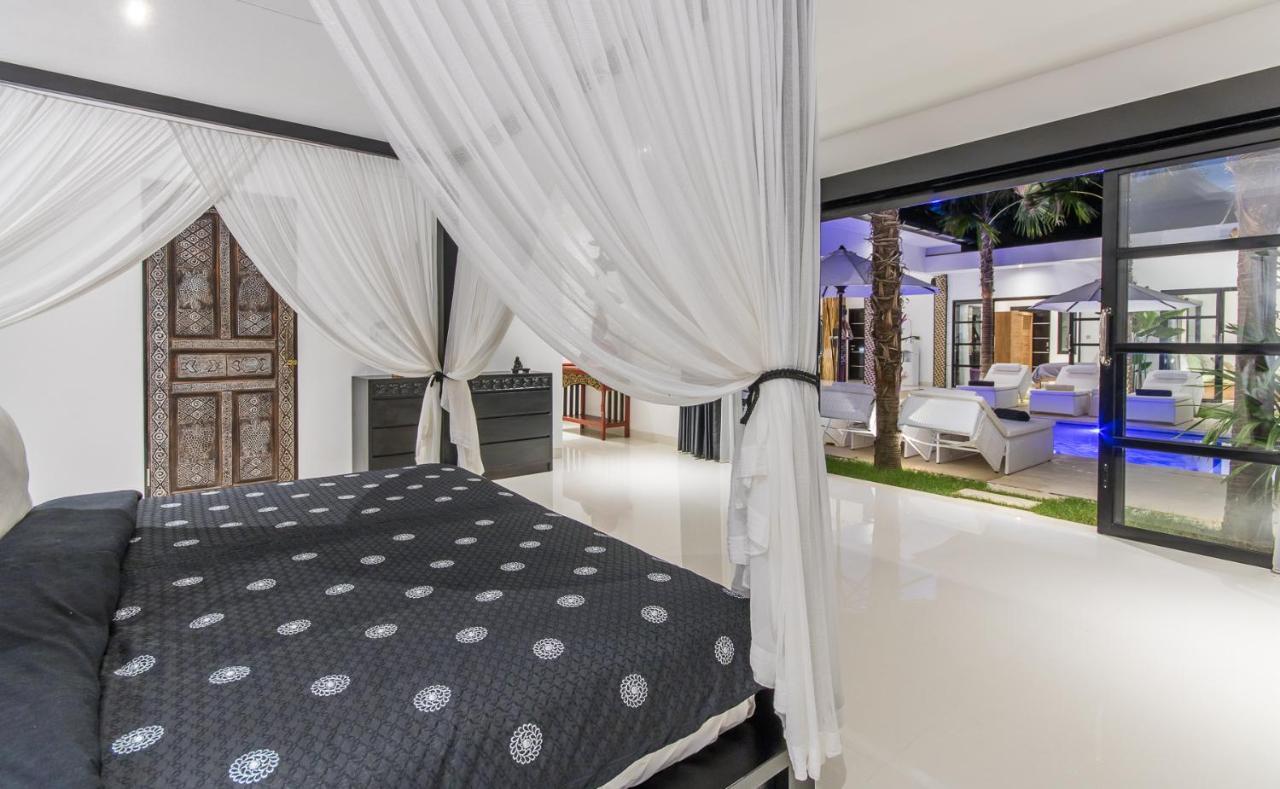 Lora Villa Seminyak (Bali)