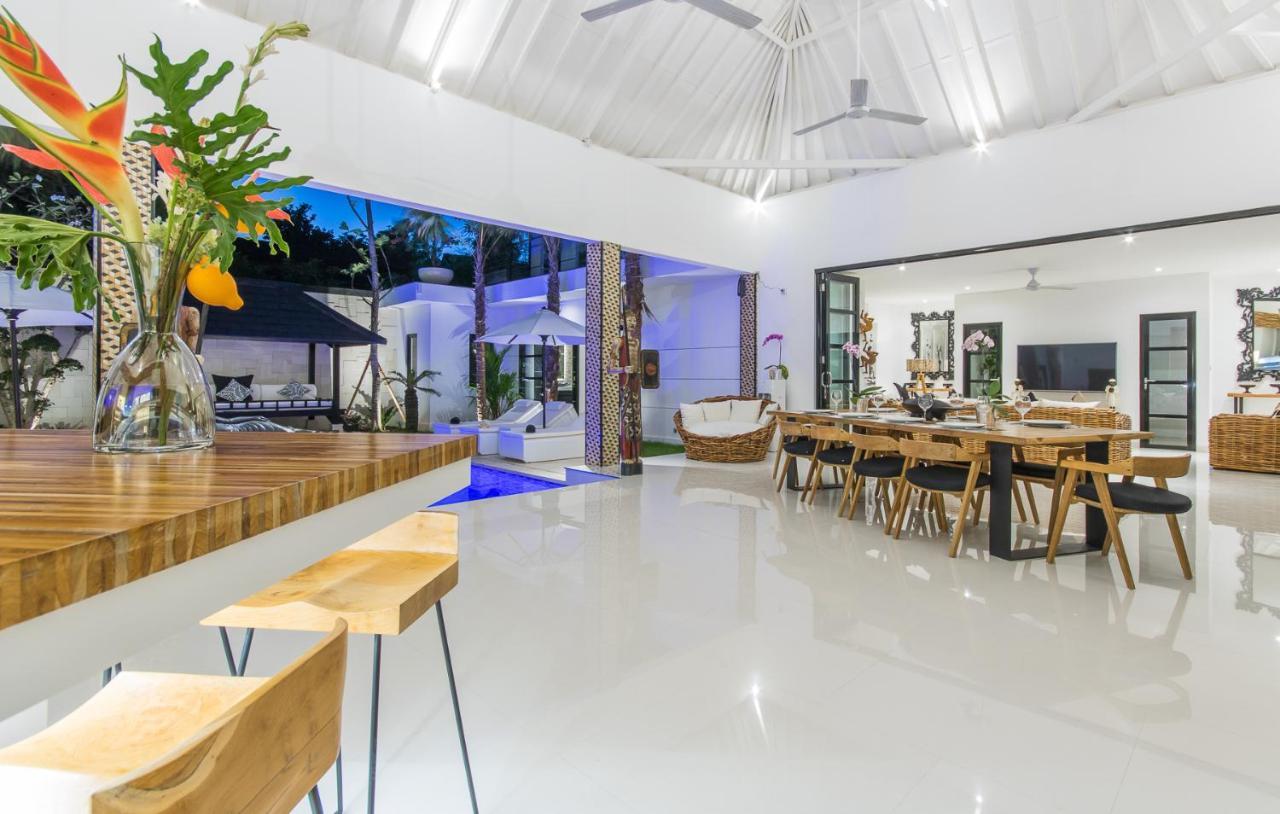Lora Villa *