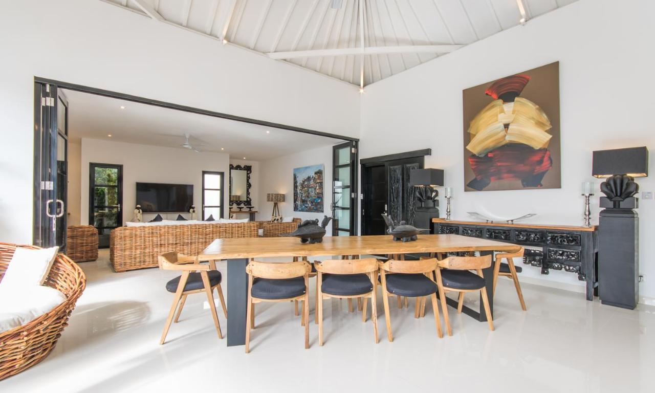 Lora Villa